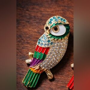 Green & Golden, Mint Colorful Crystal Owl Brooch, Side Profile